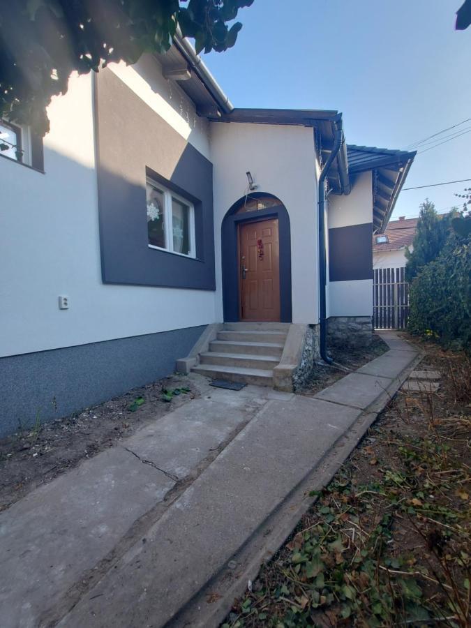 Ferienwohnung Regina Vendégház Miskolc Exterior foto